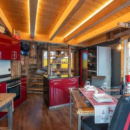 Schwalbennest 木屋 *